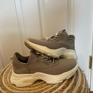 Tan Steve Madden Sneaker (LIKE NEW)